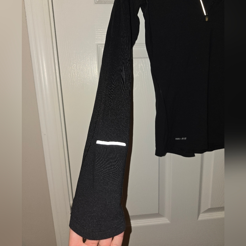 Nike Women’s Black Dri-FIT Long Sleeve Quarter-Zip Up Running Jacket Size XS - Picture 2 of 6